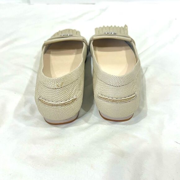 Cole Haan women Ivory cameo loafer silver logo padded footbed size 9.5B - Picture 3 of 9